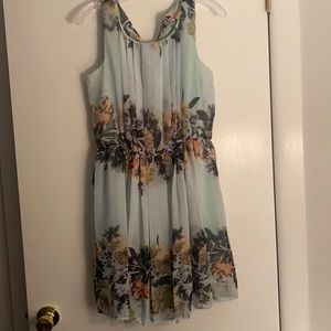 Sleeveless pleated summer dress